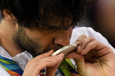 Reuters: Олимпийцы возвращают медали из-за появления пятен ржавчины