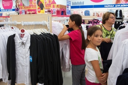В Совфеде предложили публично уничтожать некачественную детскую одежду