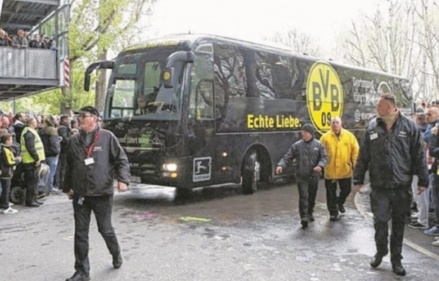 Взрыв прогремел возле автобуса с футболистами «Боруссии» в Дортмунде