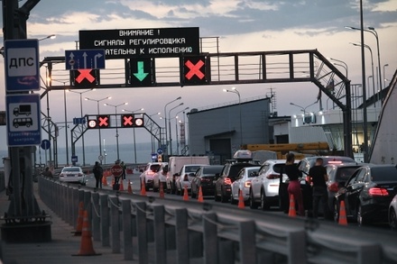 Военкор Сладков призвал оперативников из погранотрядов беседовать с туристами из очереди на Крымский мост 