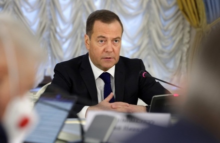 Медведев связал потенциальный дефолт России с «дефолтом Европы»