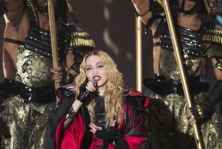Мадонна собрала более 1,5 млн человек на бесплатном концерте в Рио-де-Жанейро