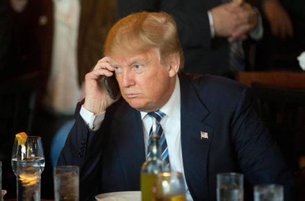 Охранники Дональда Трампа забрали у него телефон в Афганистане