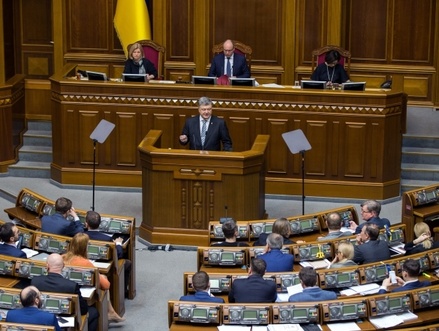 Порошенко отозвал законопроект о лишении гражданства Украины крымчан с паспортом РФ