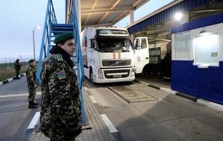 В Донецке началась разгрузка гуманитарного груза из России