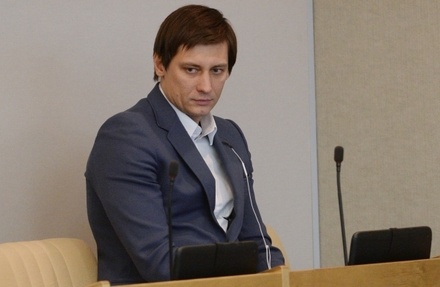 Гудков-младший назвал клоуном депутата Дегтярёва из-за жалобы в комиссию по этике