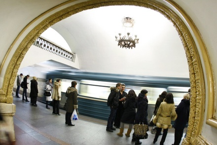 Из-за неисправности поезда на Филёвской линии метро Москвы ограничено движение