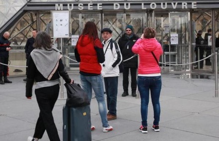 Сотрудники Лувра бастуют из-за наплыва посетителей