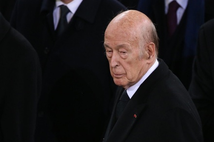 Экс-президент Франции Жискар д'Эстен госпитализирован в Париже