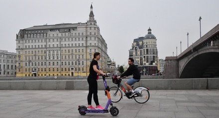 Опрос показал большую популярность велосипедов в России по сравнению с самокатами