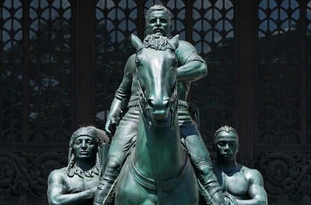 Власти Нью-Йорка демонтировали памятник Рузвельту у музея естественной истории