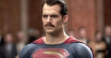 Создателям «Лиги справедливости» пришлось снимать Супермена с усами