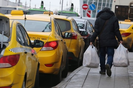 Власти Москвы обещают разумные цены на такси в новогоднюю ночь