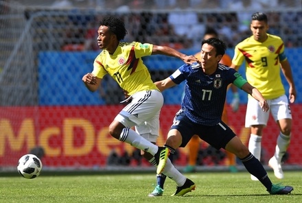 Сборная Японии обыгрывает Колумбию на чемпионате мира