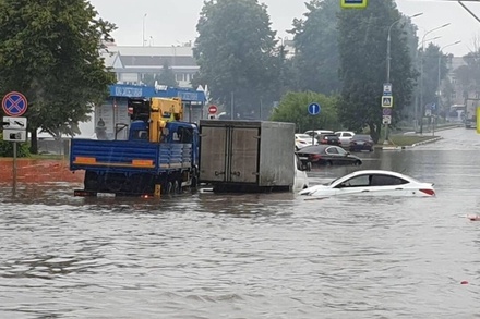 Три водооткачивающие машины задействуют в устранении подтопления в Шереметьеве