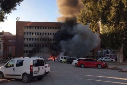 Два человека погибли и 16 ранены при взрыве в турецком городе Адана