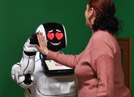 В РПЦ призвали запретить искусственный интеллект с человеческим лицом