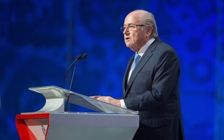 Глава FIFA Йозеф Блаттер заявил, что не сдастся без борьбы