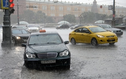 В Москве на круглосуточное дежурство вышли аварийные бригады коммунальщиков