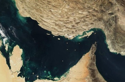 СМИ уточнили название захваченного в Оманском заливе судна