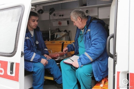 В Саратовской области женщина ранила шариковой ручкой врача скорой помощи