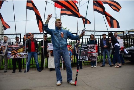 В Москве проходит митинг c требованием закрытия агентства РБК