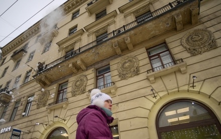 Наледь с крыши упала на 13-летнюю девочку в Петербурге