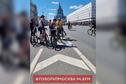 Более 50 тыс. человек участвуют в велопараде в Москве