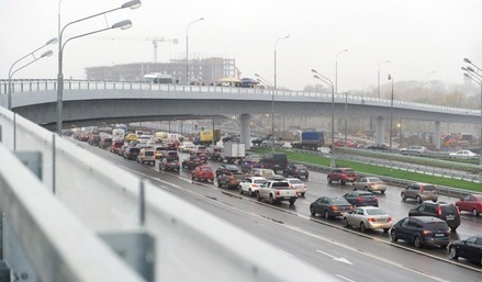 ГИБДД призывает водителей в Москве быть особо внимательными