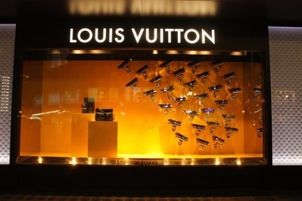 Louis Vuitton закроет в России 124 магазина 
