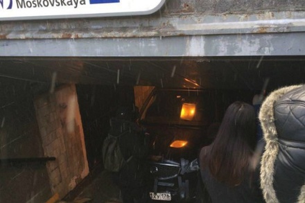 Въехавший на машине в подземный переход в Петербурге мужчина объяснил свой поступок