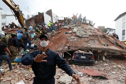 Жители пострадавшей от землетрясения Мексики жалуются на мародёров