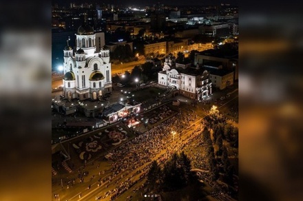 На Урале 10 000 человек прошли крестным ходом в память о Николае II и его семье