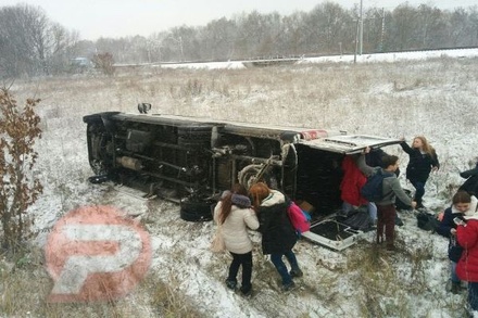 Автобус со школьниками из Ульяновска опрокинулся по дороге в усадьбу Лермонтовых
