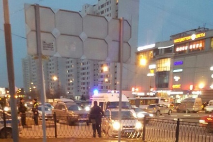 Очевидцы сообщают об эвакуации торгового центра на северо-западе Москвы