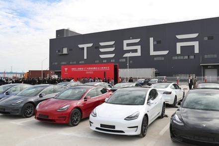 Tesla прекратила приём заказов на электромобили в Китае