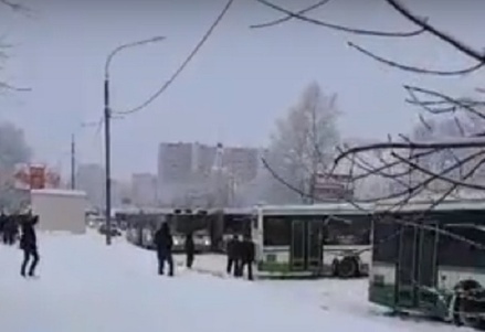 Пробка из автобусов парализовала движение на северо-востоке Москвы
