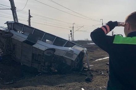 Семь человек погибли в Ярославской области в ДТП с автобусом и скорым поездом