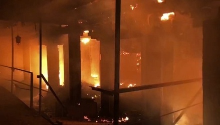 Более 30 человек эвакуировали из-за пожара с базы отдыха в Нижегородской области