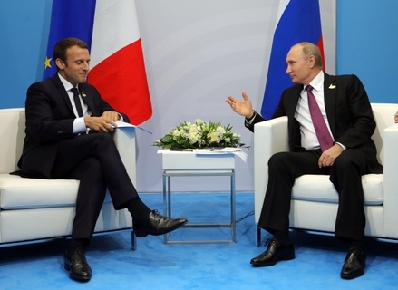 Владимир Путин обсудил с Эммануэлем Макроном ситуацию в Сирии