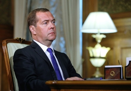 Медведев поручил Минтруду оценить возможное введение четырёхдневной рабочей недели  