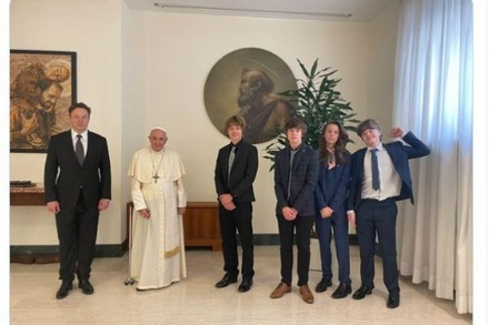 Илон Маск сообщил о встрече с папой римским Франциском