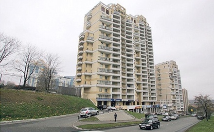 В Госдуме недовольному служебным жильём депутату предложили снимать квартиру в центре Москвы