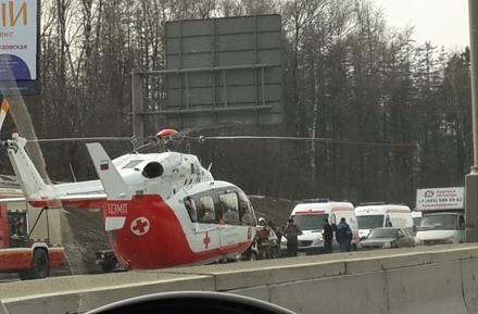 Два санитарных вертолёта вылетели к месту крупного ДТП на МКАД
