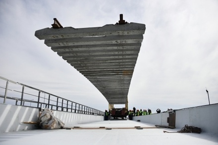 На Крымском мосту построен первый железнодорожный путь