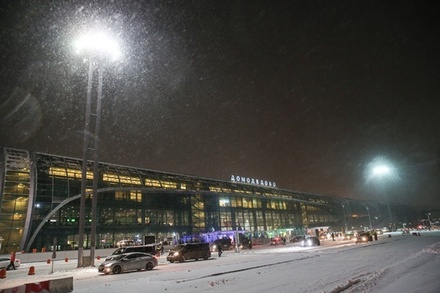 Аэропорты Москвы отменяют и задерживают внутренние и международные рейсы