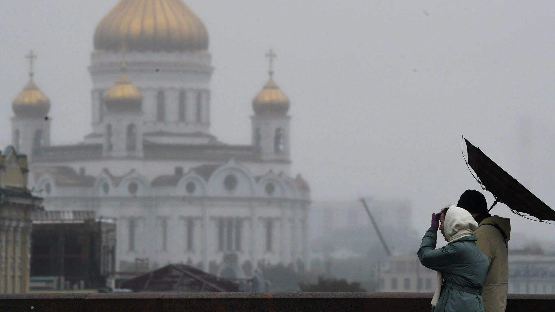 Желтая опасность в москве. Сильный ветер в Москве. Непогода дожди в Москве. Дождливая Москва. Сильнейший дождь в Москве.